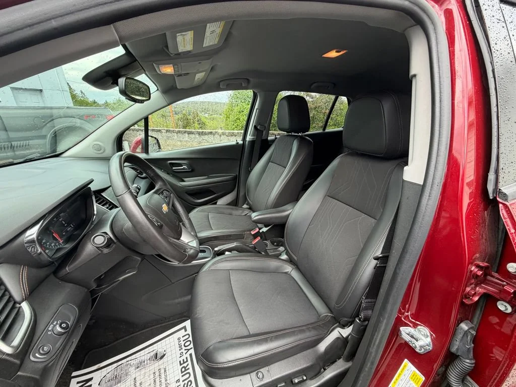 Used 2022 Crimson Metallic Chevrolet LT image 9