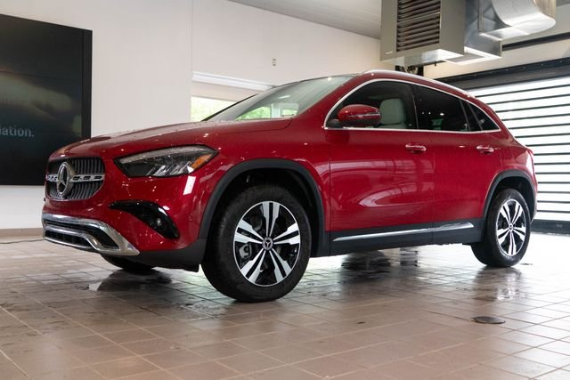 New 2026 MANUFAKTUR Patagonia Red Metallic Mercedes-Benz GLA 250 image 3