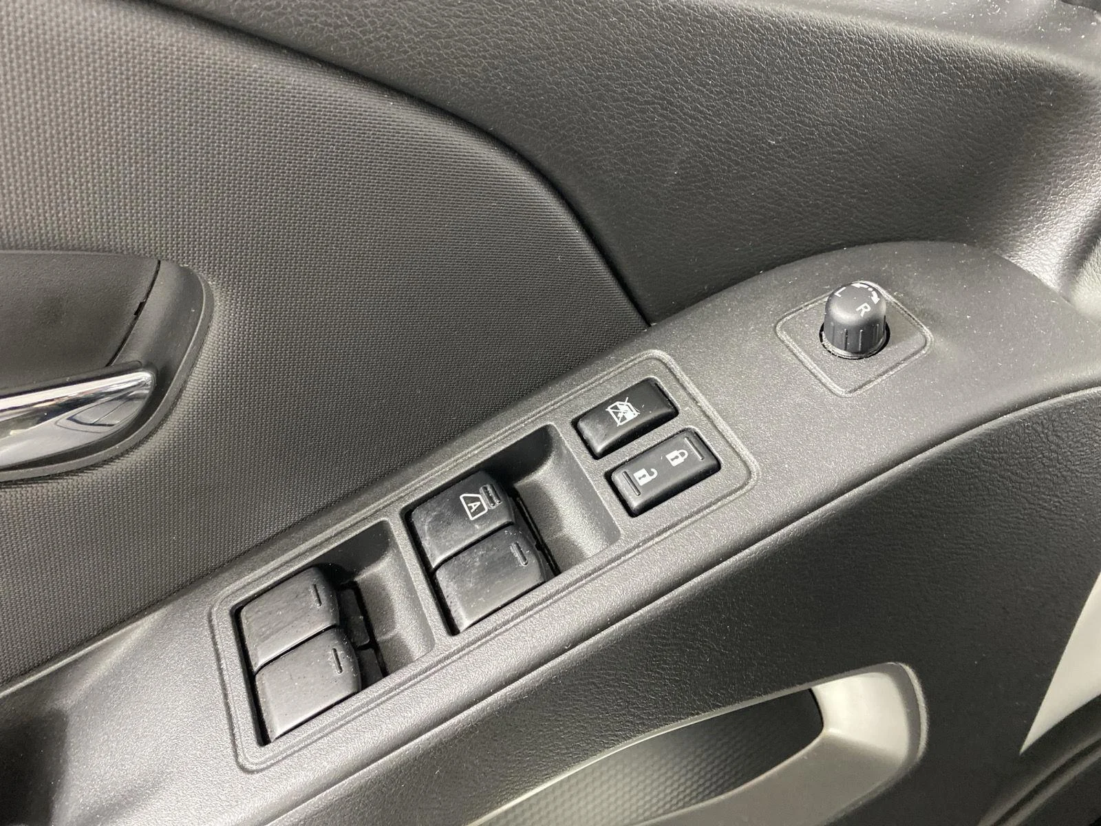 Used 2024 Wh Nissan SL image 12