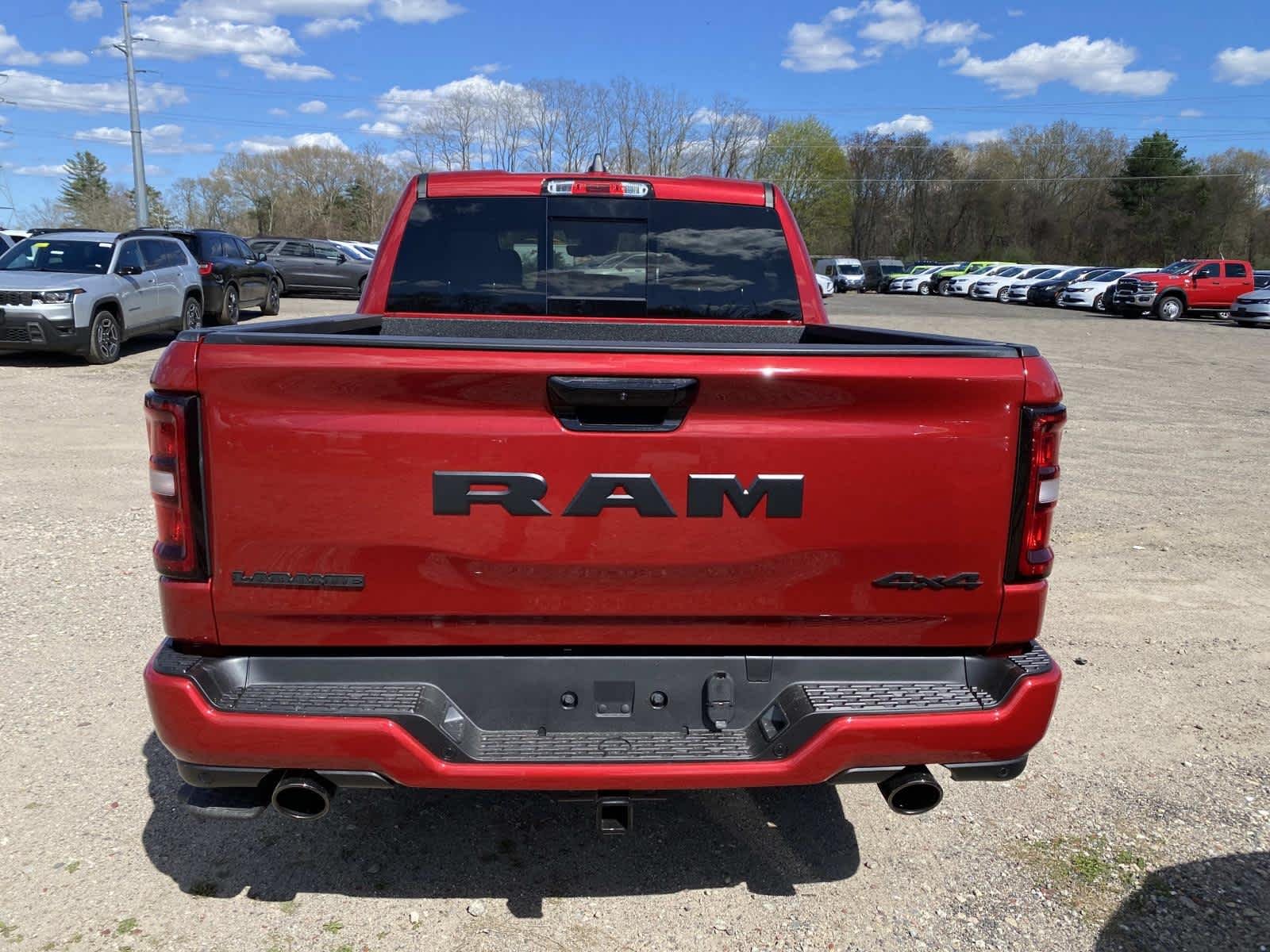New 2026 Molten Red Pearl-Coat Exterior Paint Ram Laramie image 4