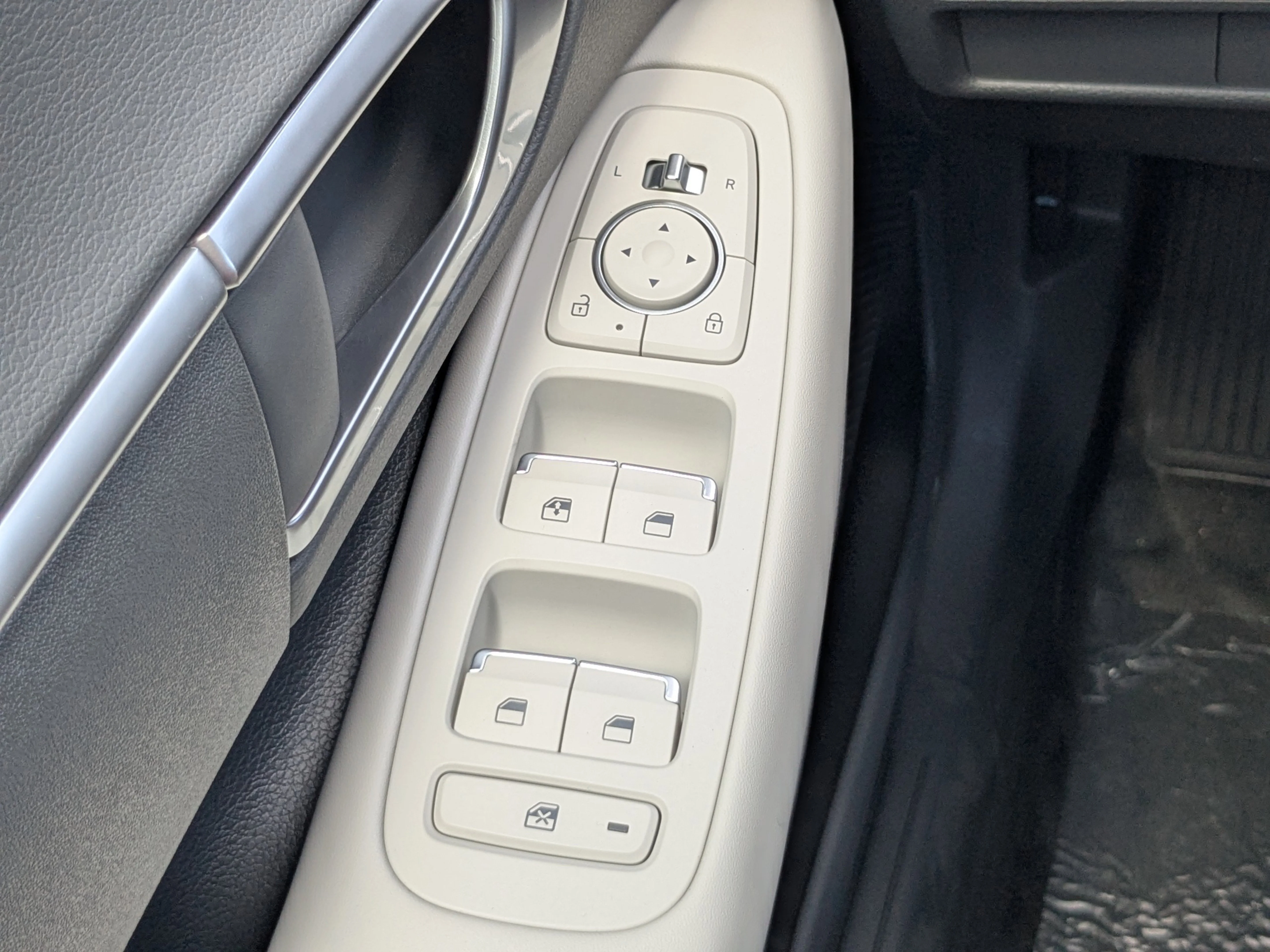 2025 Hyundai Sonata SE - Photo 22