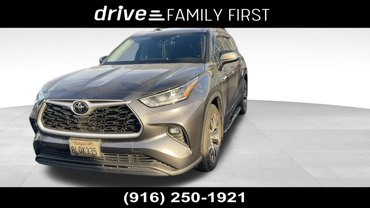 Used 2020 Magnetic Gray Metallic Toyota XLE image 1