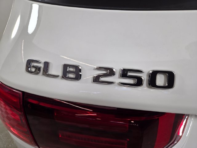 Used 2026 White Mercedes-Benz GLB 250 image 10