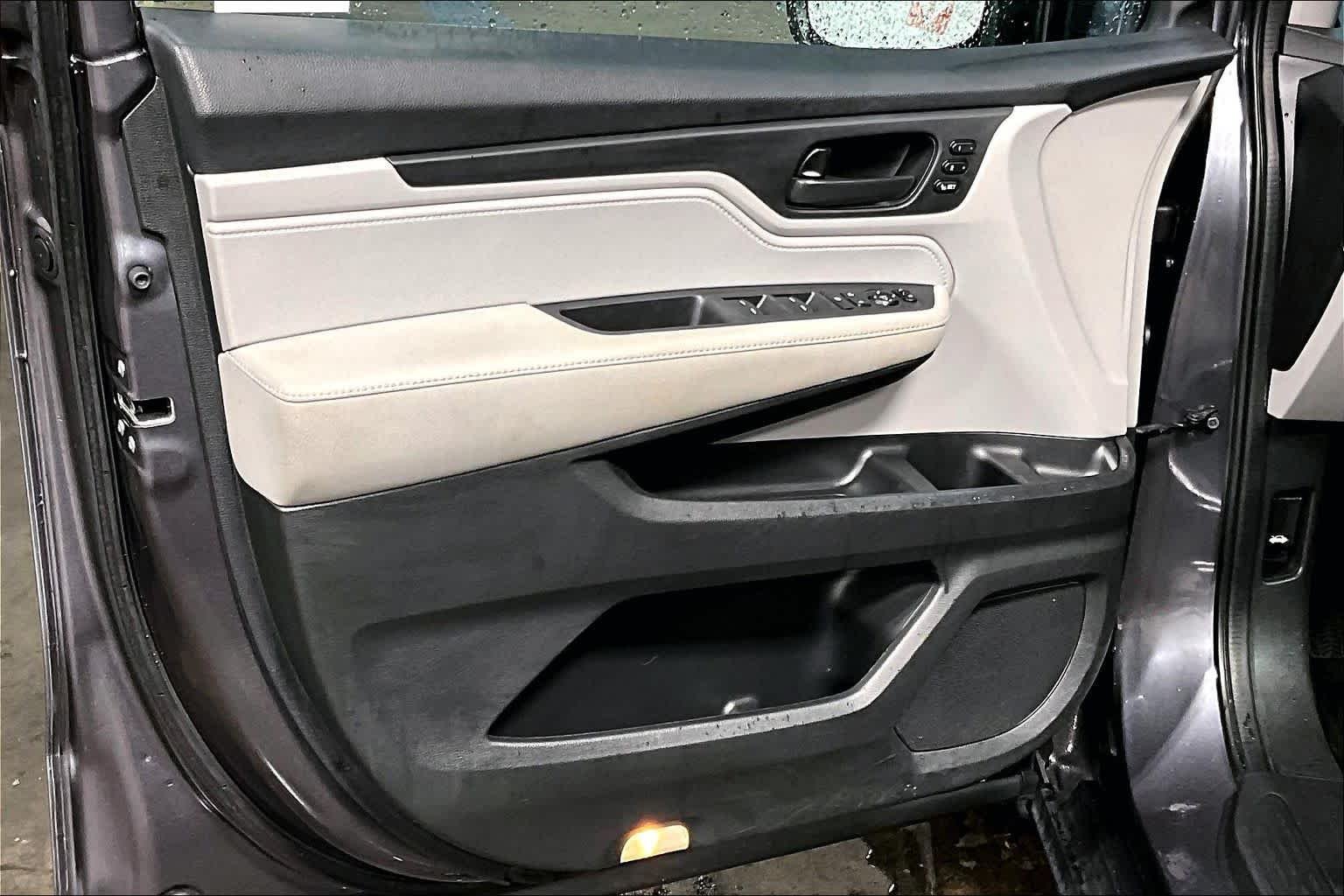 Used 2018 Modern Steel Metallic Honda EX-L image 21