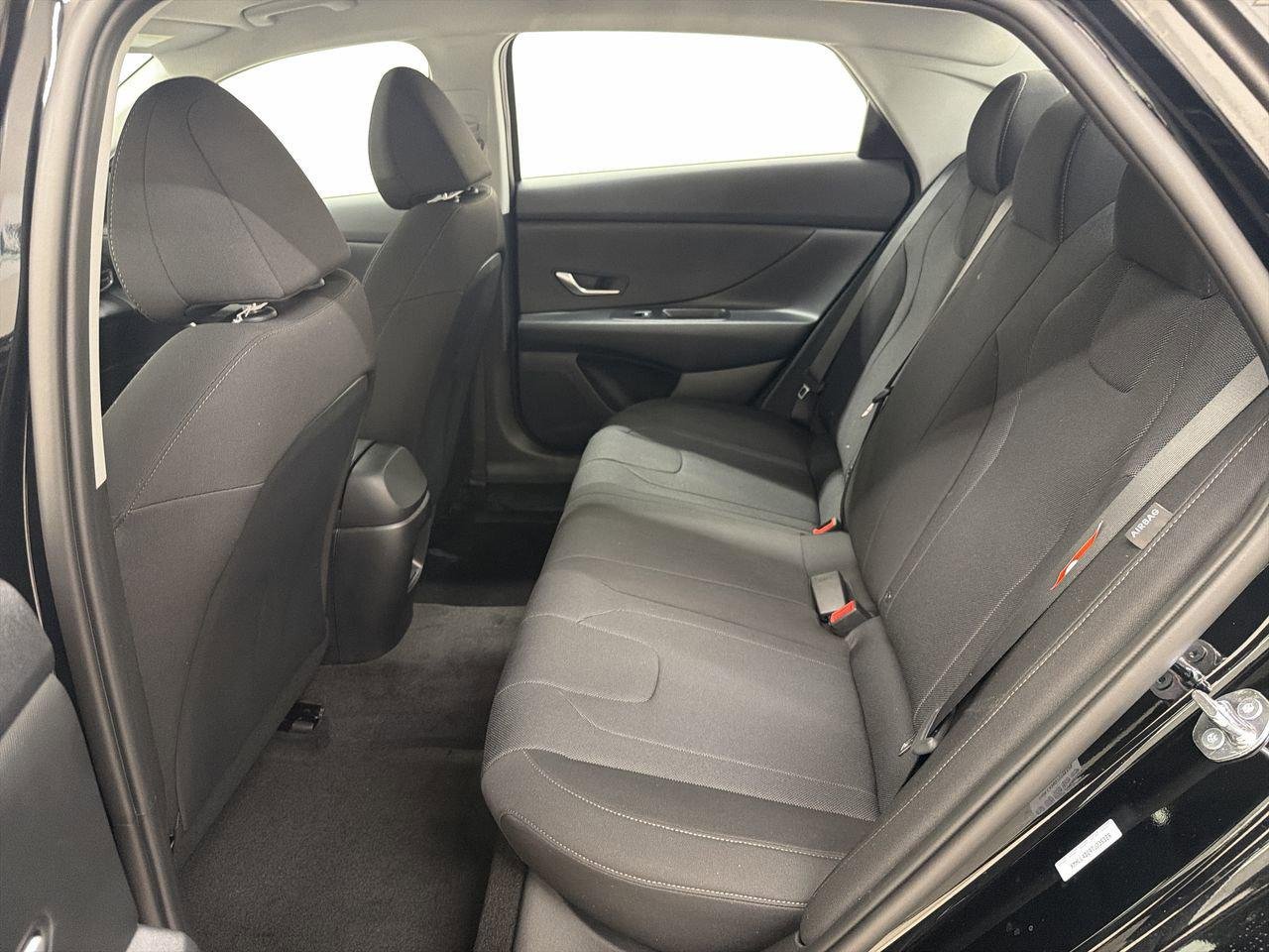 New 2026 Abyss Black Hyundai SE image 18