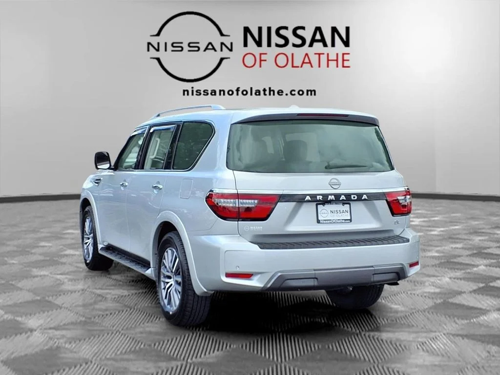 Used 2024 Silver Nissan SL image 3