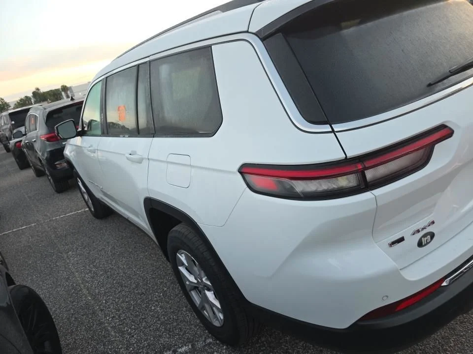 Used 2022 White Jeep Limited image 4