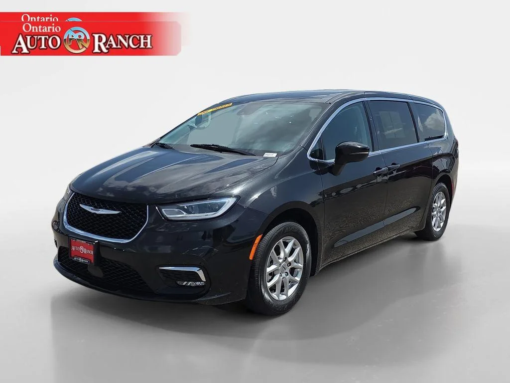 Used 2023 Brilliant Black Crystal Pearlcoat Chrysler Touring L image 7