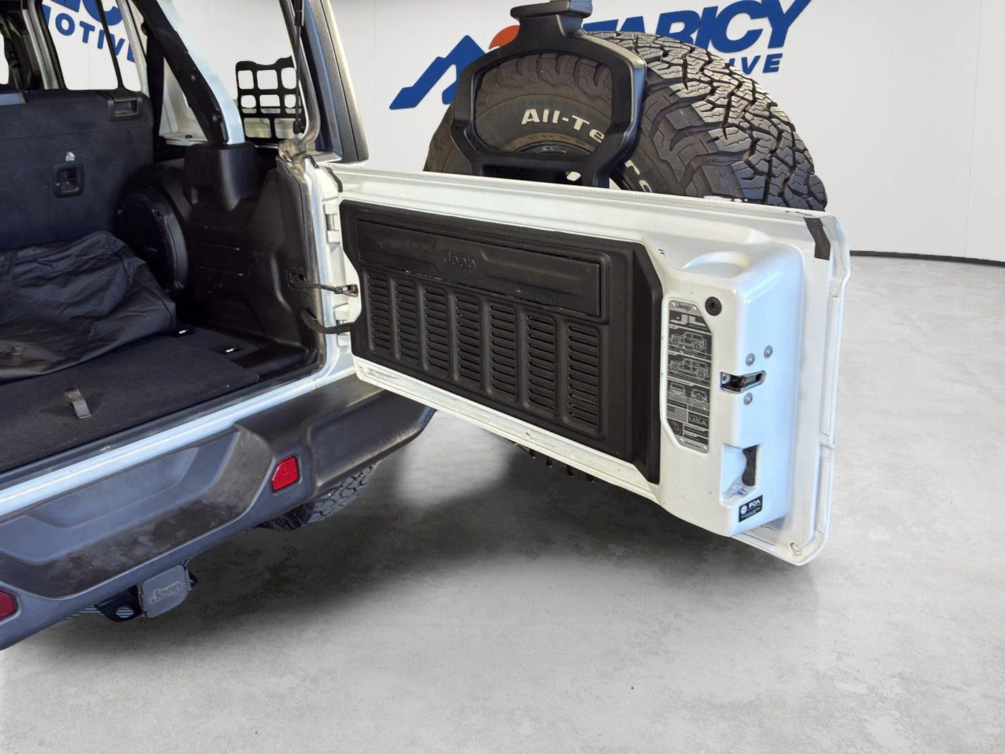 Used 2021 Bright White Clearcoat Jeep Unlimited Rubicon image 17