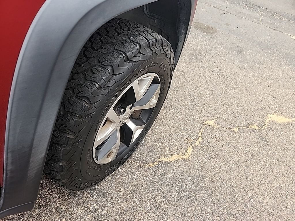 Used 2017 Red Jeep Trailhawk image 15