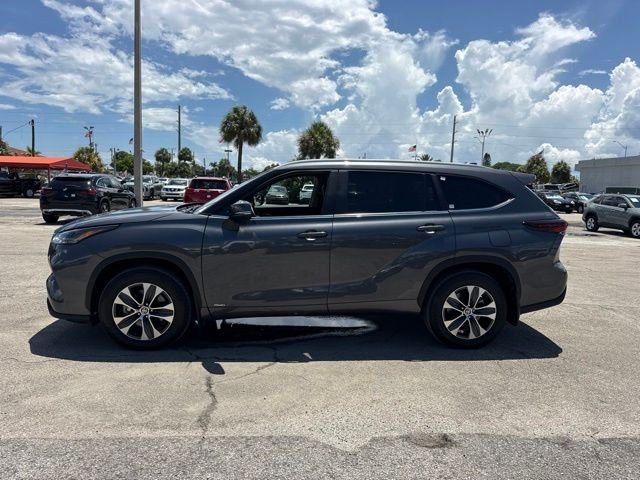 2025 Toyota Highlander XLE - Photo 18