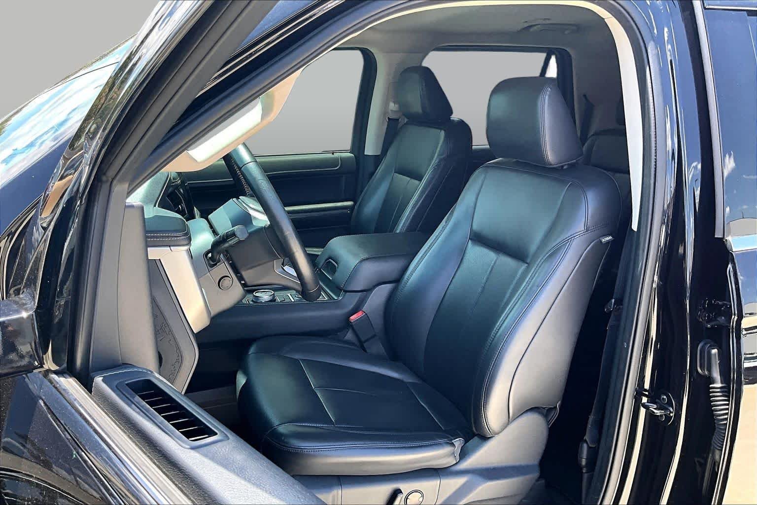 Used 2022 Agate Black Metallic Ford XLT image 8