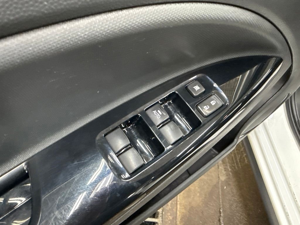 Used 2019 White Mitsubishi LE image 20