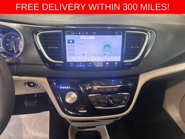 2024 Chrysler Pacifica Touring L - Photo 11