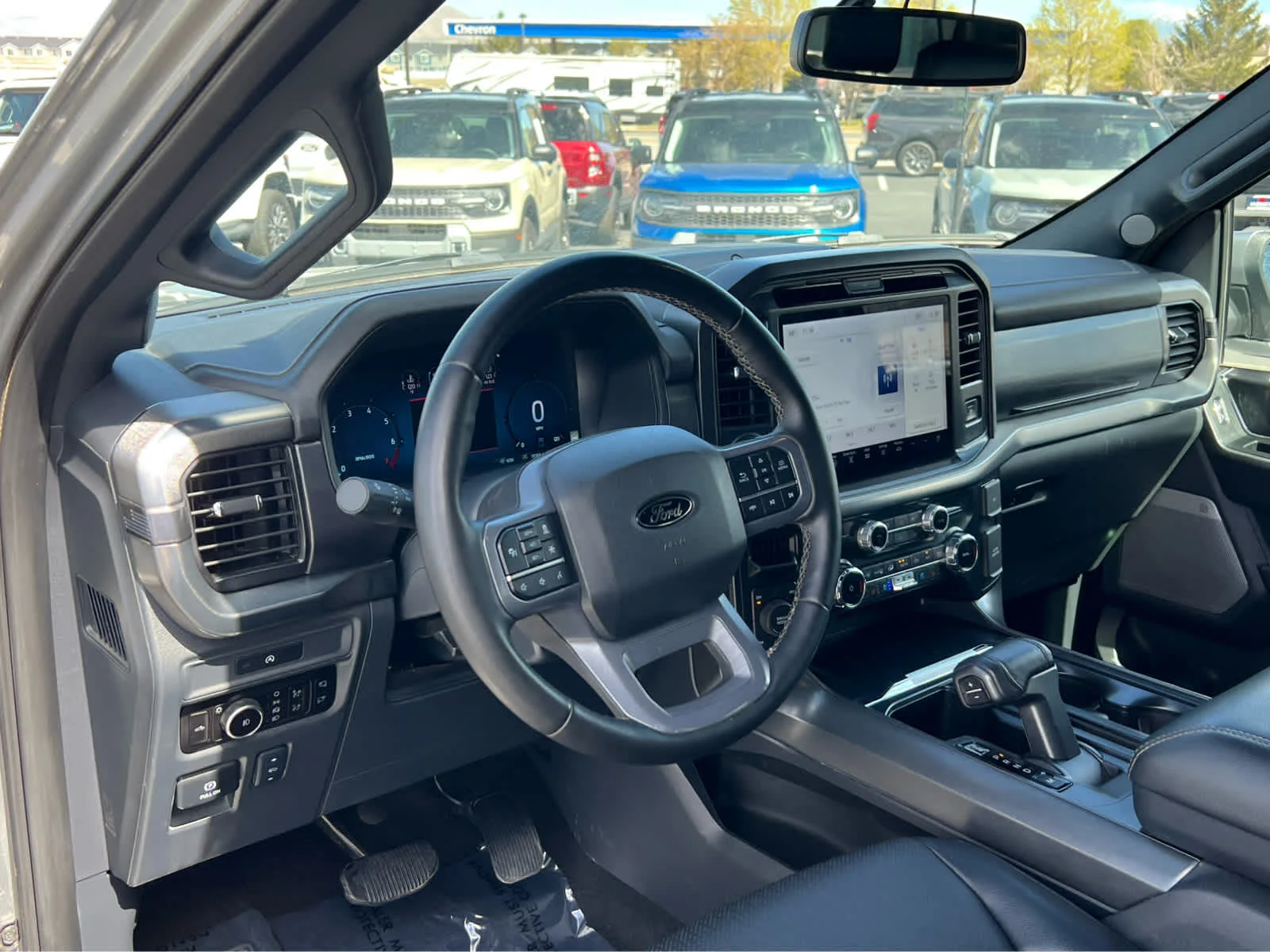 Used 2025 Iconic Silver Metallic Ford LARIAT image 30