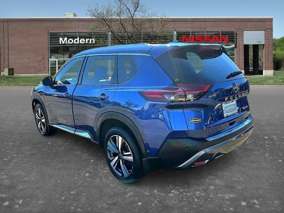 Used 2023 Brilliant Silver Metallic Nissan SV image 2