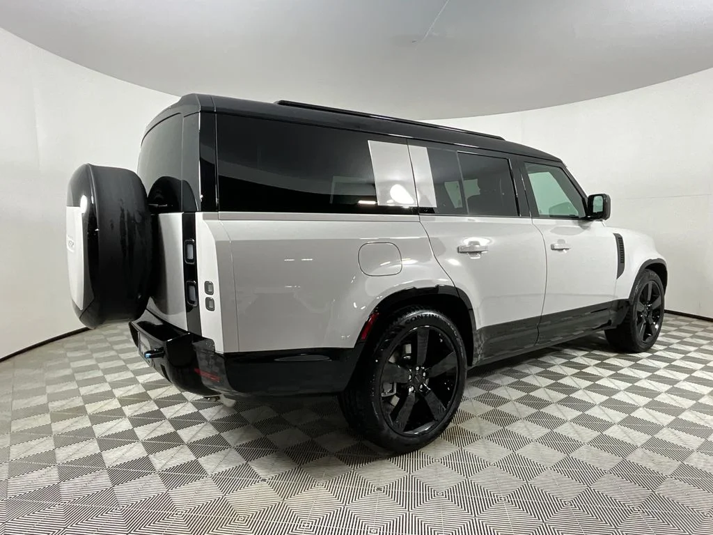 New 2026 Borasco Grey Land Rover X-Dynamic SE image 2
