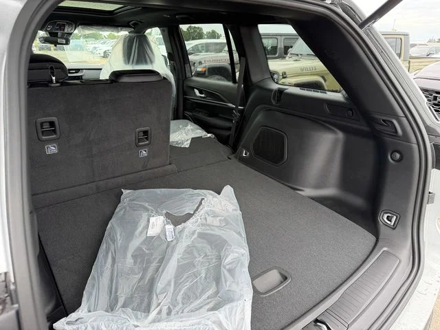 New 2026 Silver Zynith Exterior Paint Jeep Limited image 25