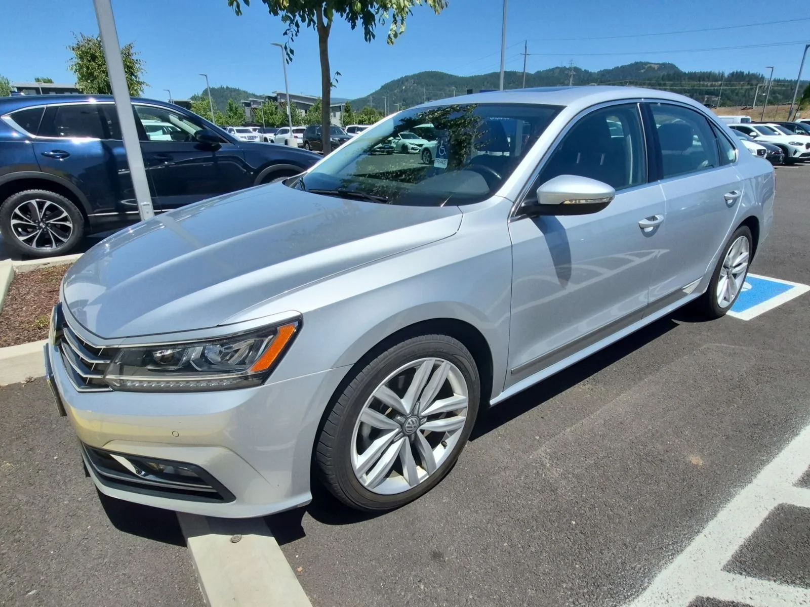 2017 Volkswagen Passat 1.8T SE w/ Technology Auto's photo