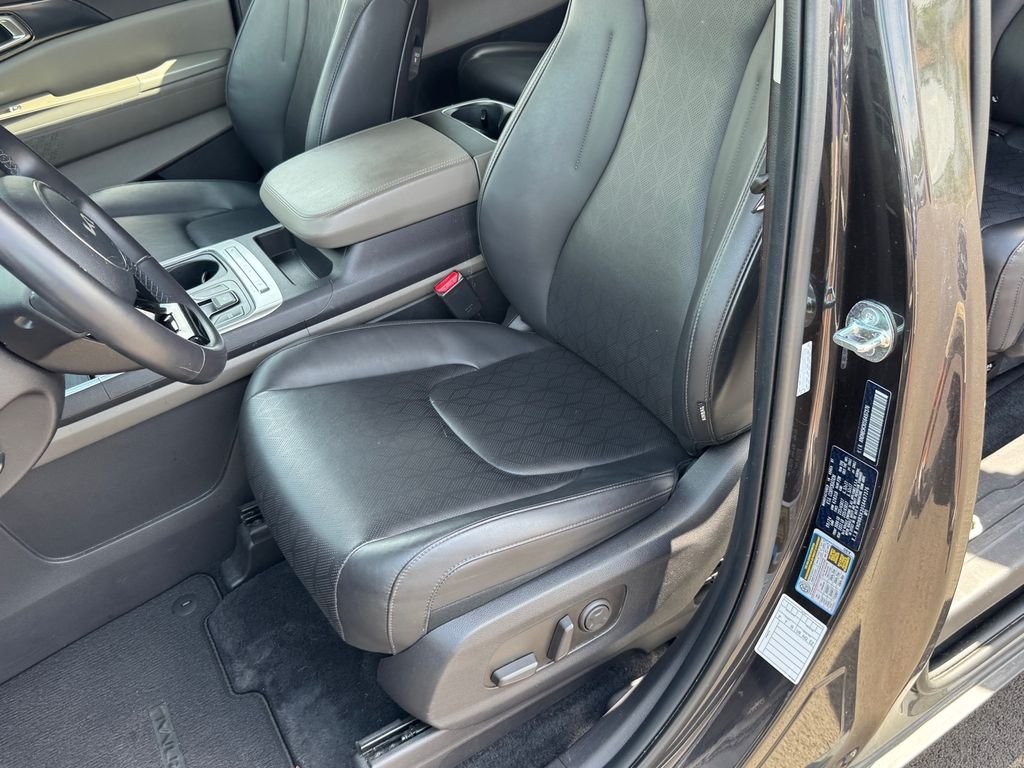Used 2025 Gray Kia LXS image 8