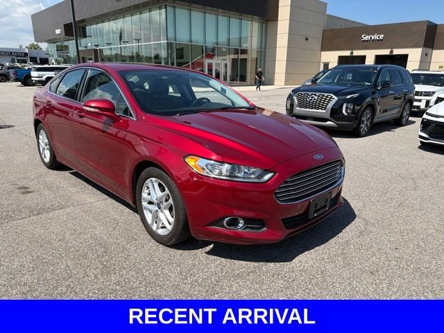 Used 2015 Red Ford SE image 1