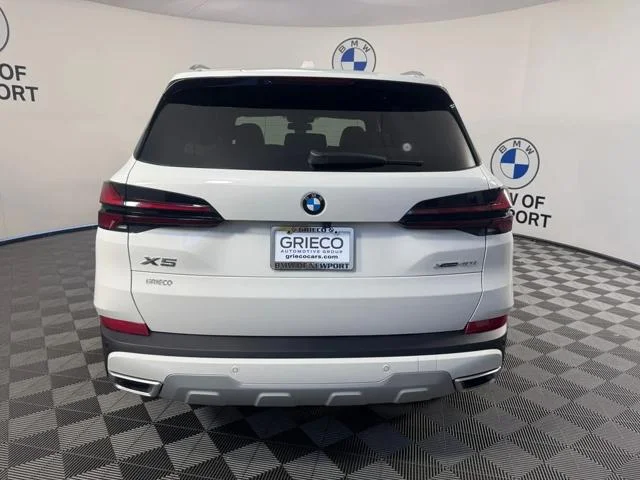 New 2026 Alpine White BMW xDrive40i image 7