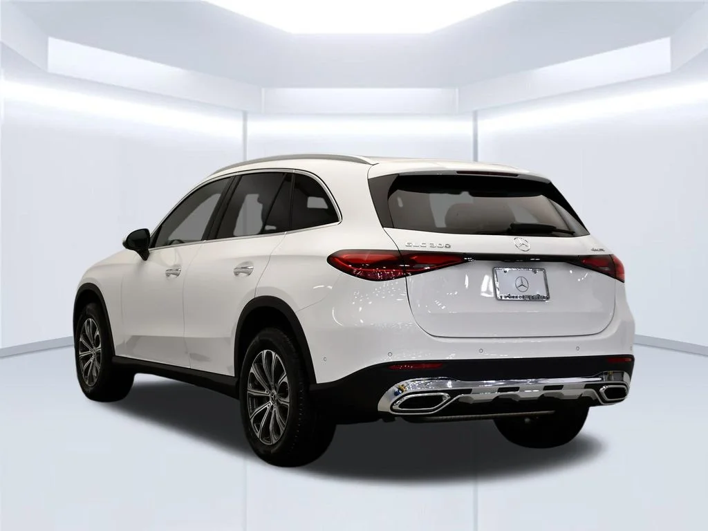 Certified Used 2026 Polar White Mercedes-Benz GLC 300 image 3