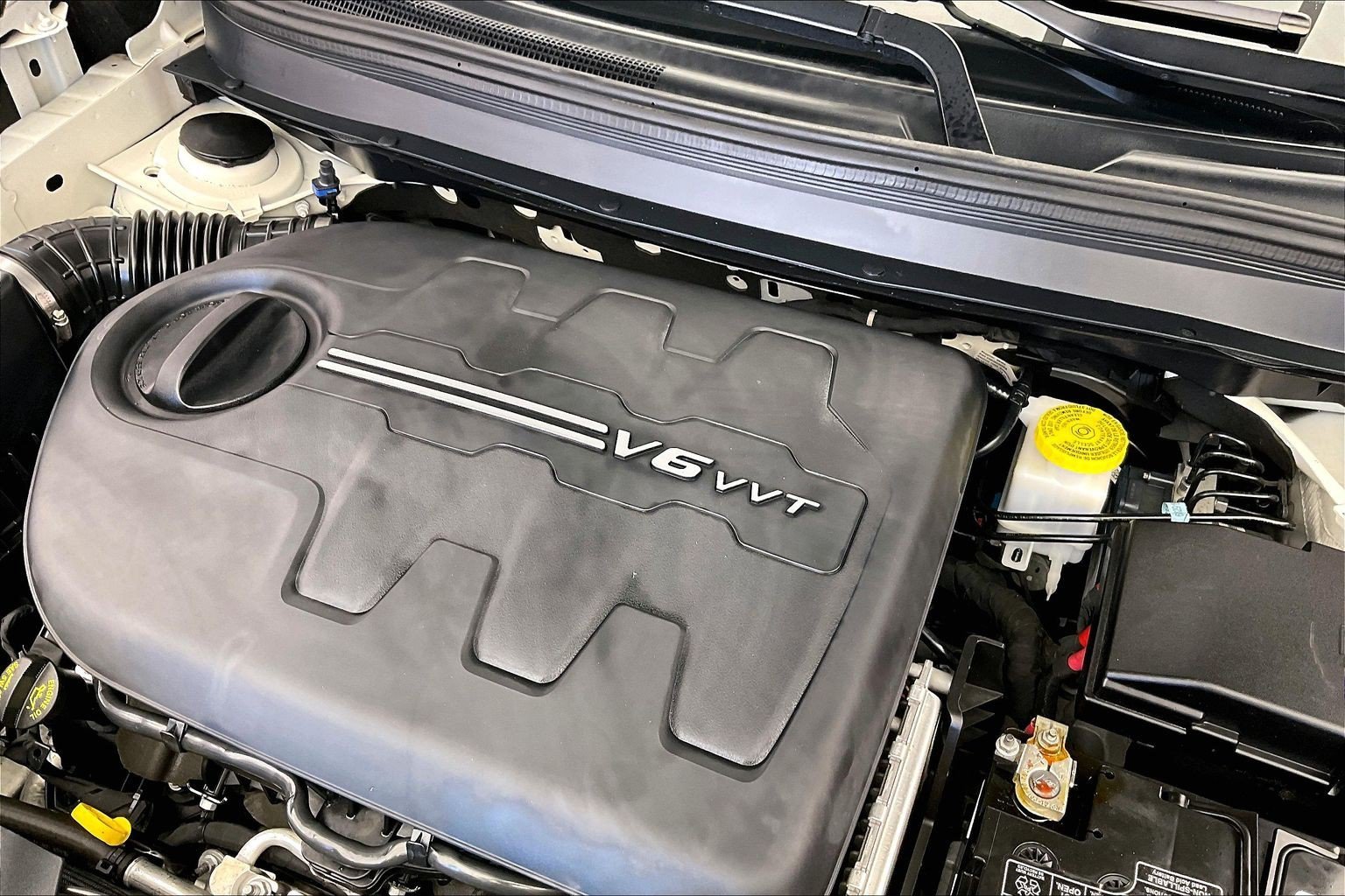 Used 2019 Pearl White Pearlcoat Jeep Trailhawk image 32