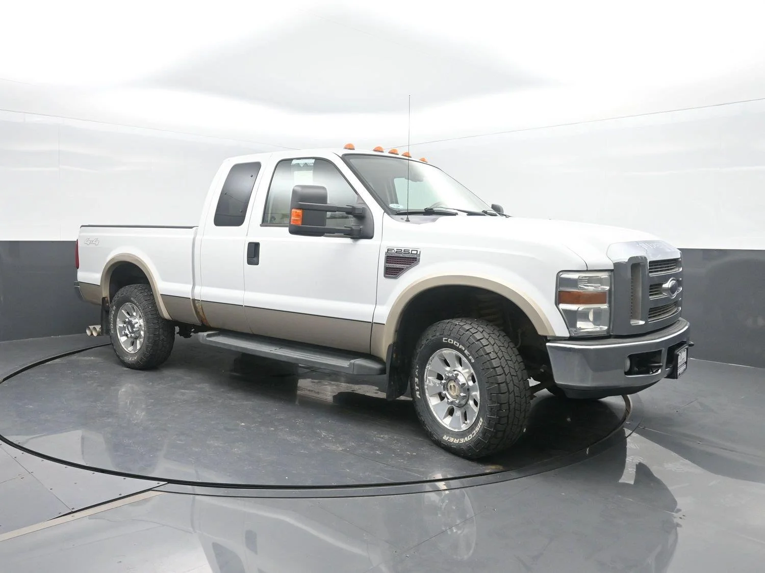 Used 2008 White Ford XL image 5