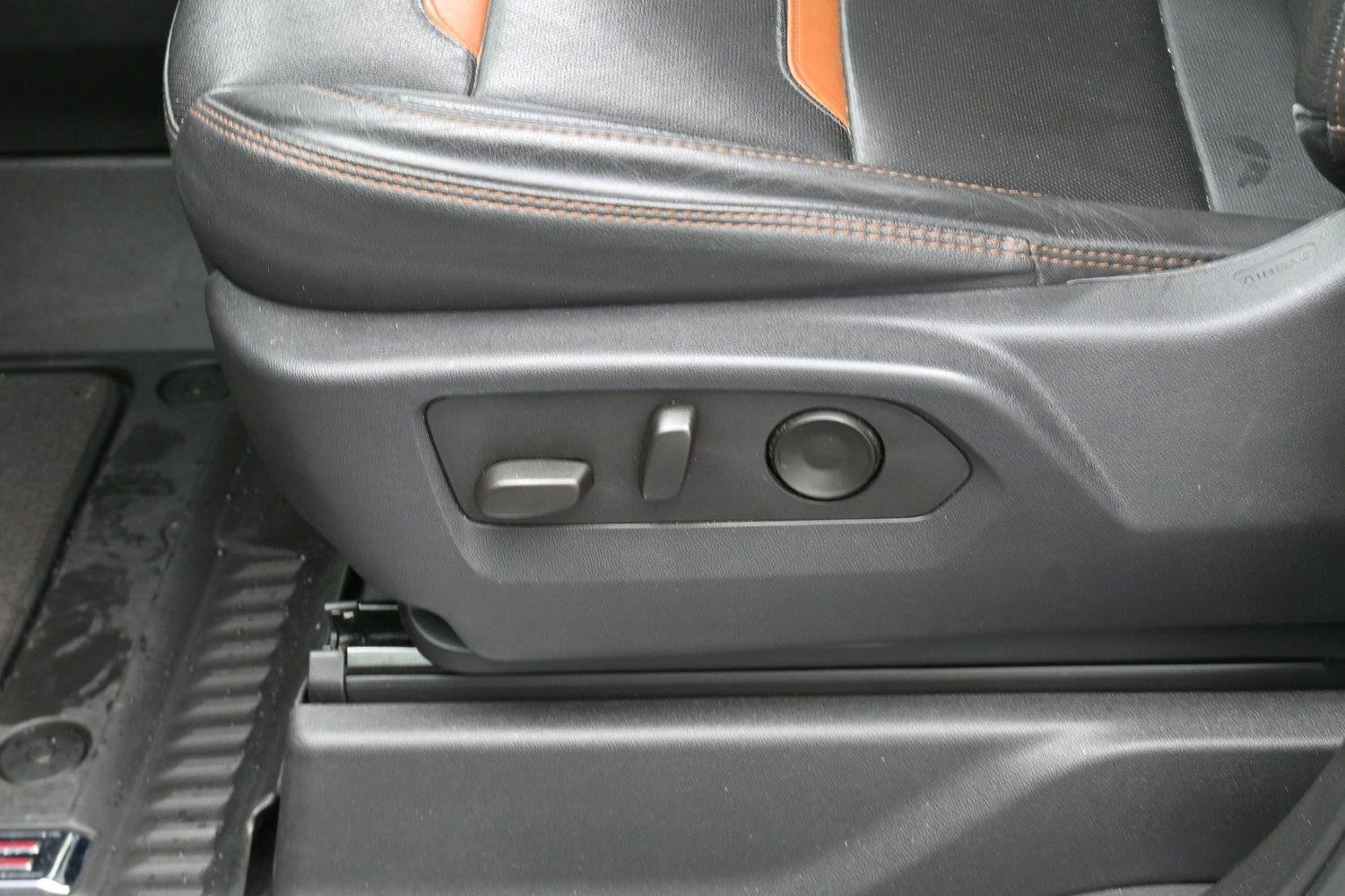 Used 2023 SUMMIT WHITE GMC AT4 image 13