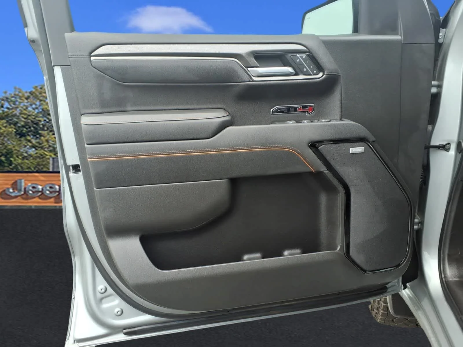 Used 2025 Sterling Metallic GMC AT4 image 11