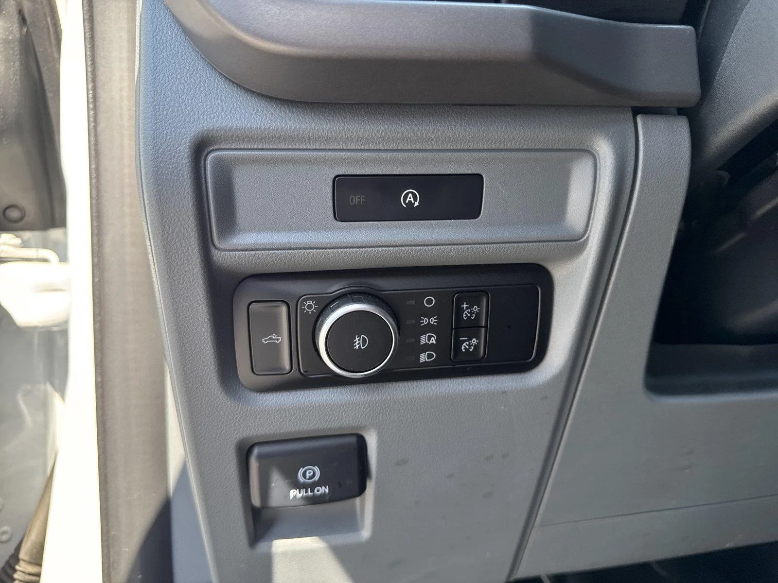 Used 2025 Oxford White Ford XLT image 15