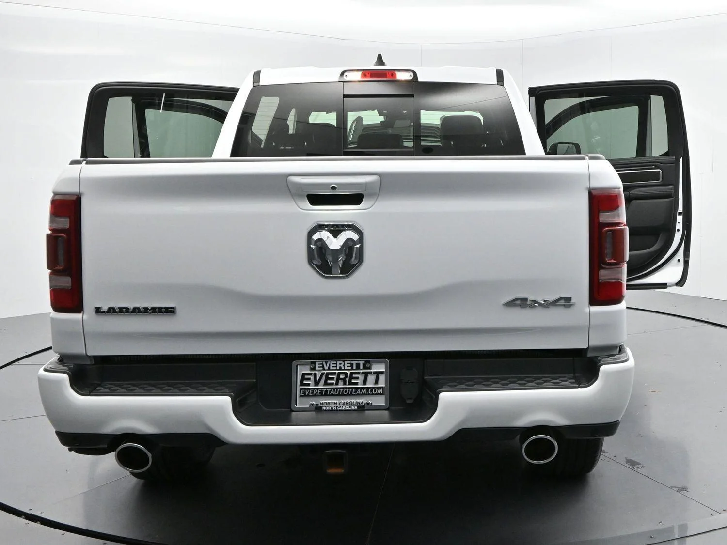 Used 2022 White Ram Laramie image 40