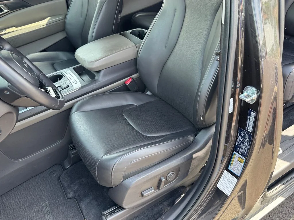 Used 2025 Gray Kia LXS image 8