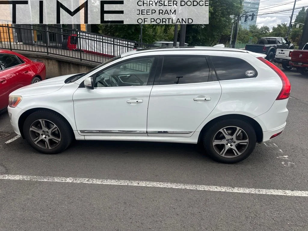 Used 2014 White Volvo  image 1