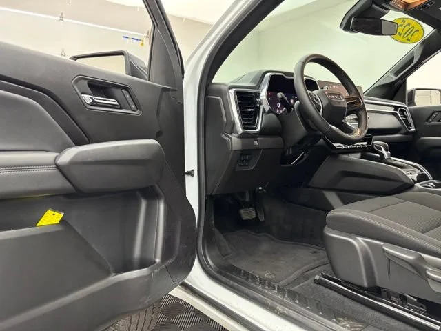 Used 2025 Summit White GMC Elevation image 13