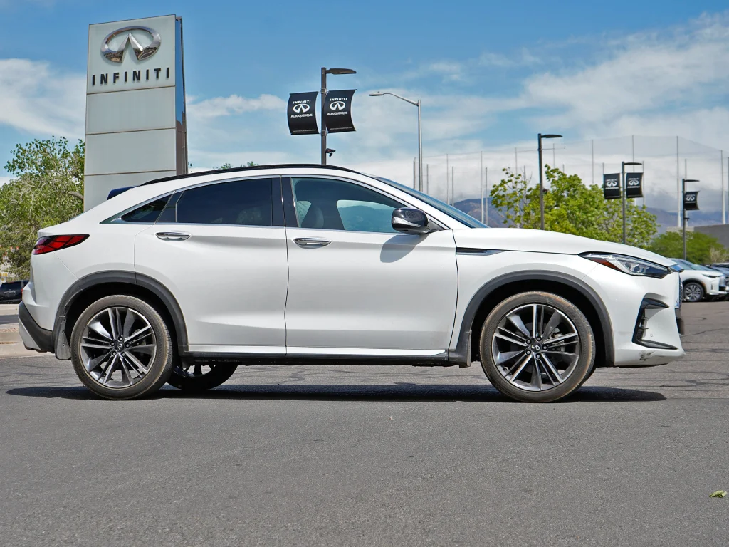 Used 2023 White INFINITI ESSENTIAL image 2