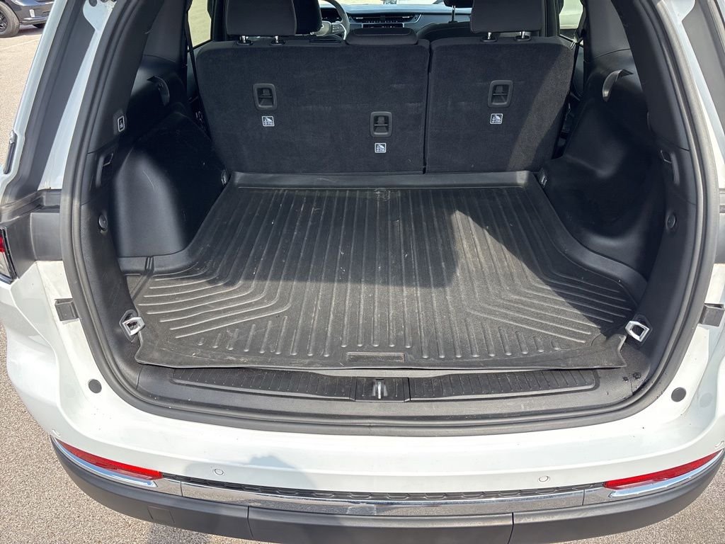 Used 2025 White Jeep Laredo X image 34