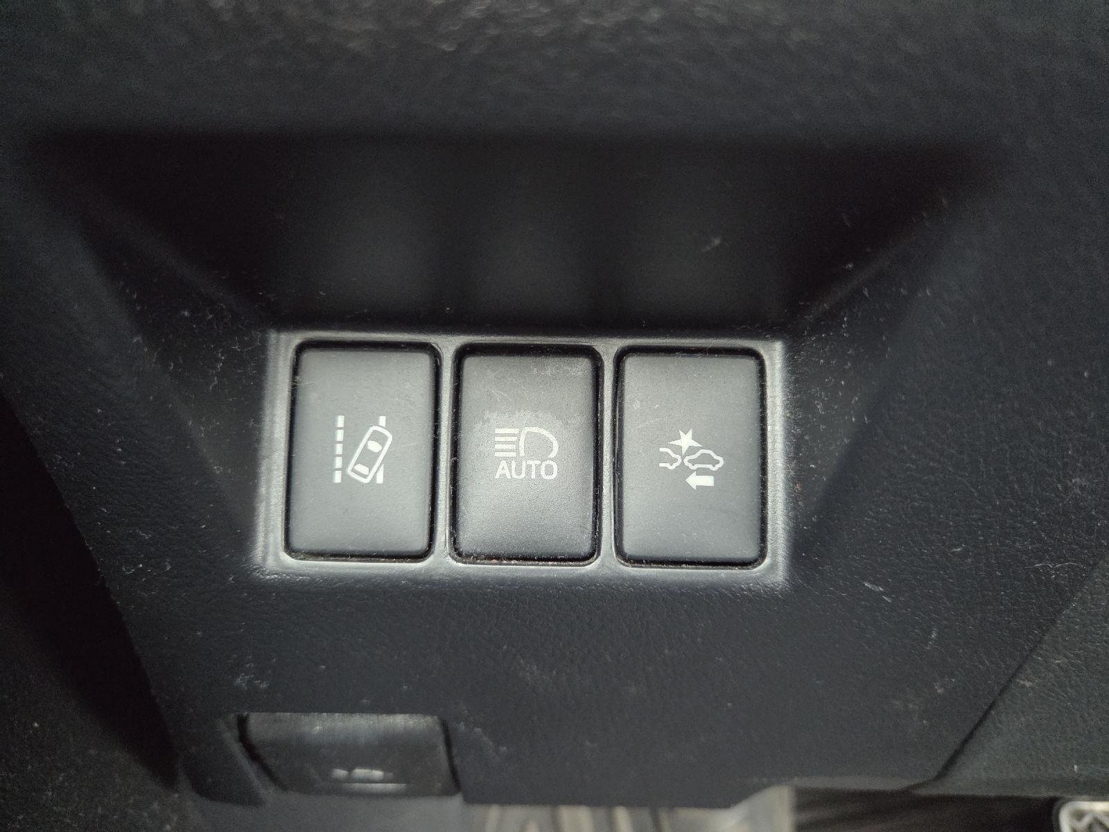 Used 2018 Ice Cap Toyota L image 21