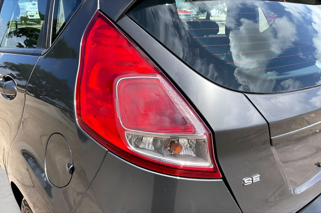 Used 2019 Gray Ford SE image 30