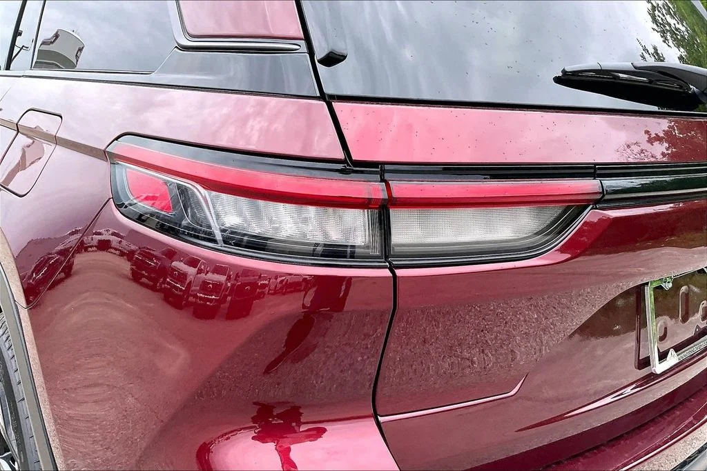 New 2026 Velvet Red Pearl-Coat Exterior Paint Jeep Altitude image 14