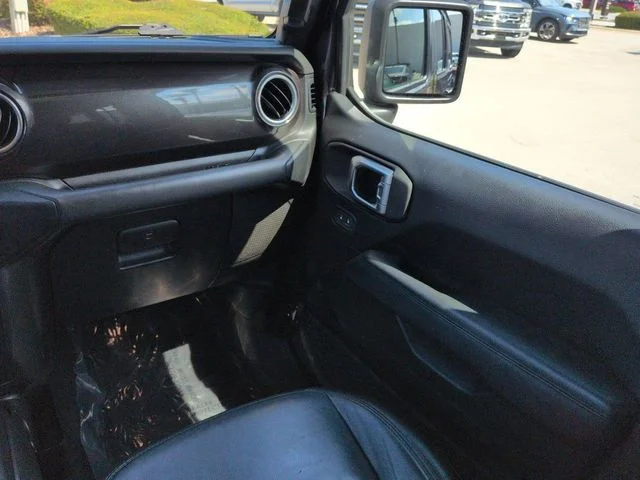 Certified Used 2019 Granite Crystal Clearcoat Metallic Jeep Unlimited Sahara Altitude image 17