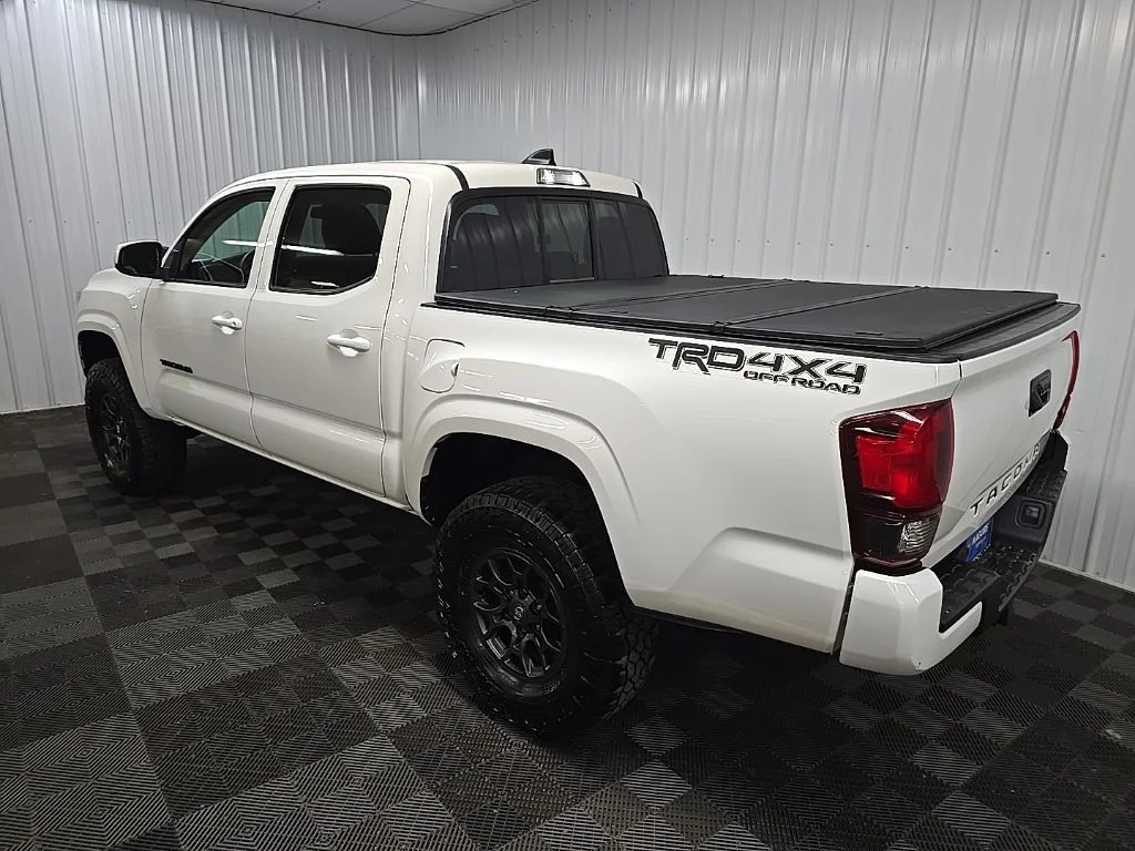 Used 2022 White Toyota SR image 9