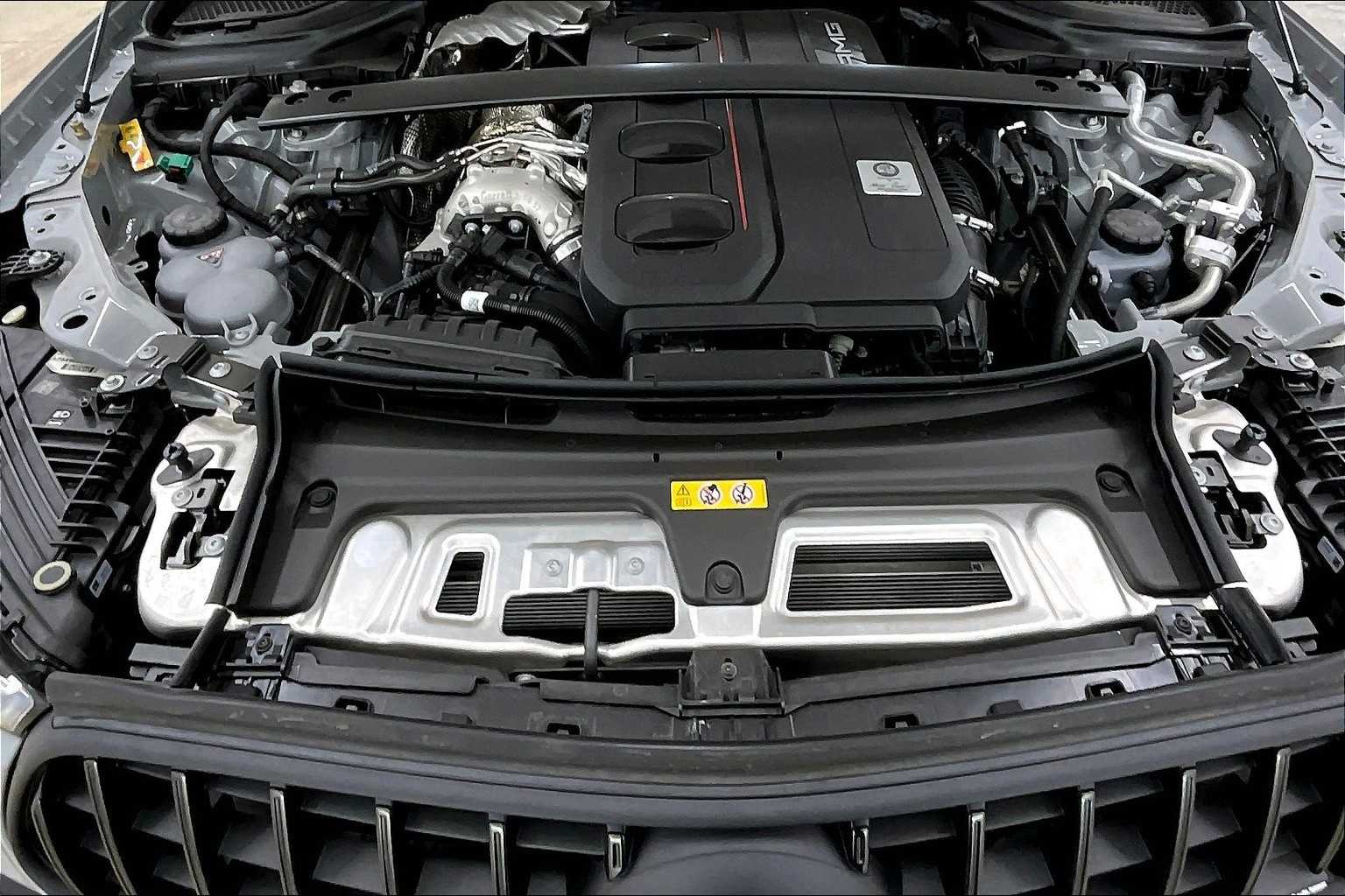 New 2025 MANUFAKTUR Alpine Grey Mercedes-Benz AMG® GLC 63 S E Performance image 16