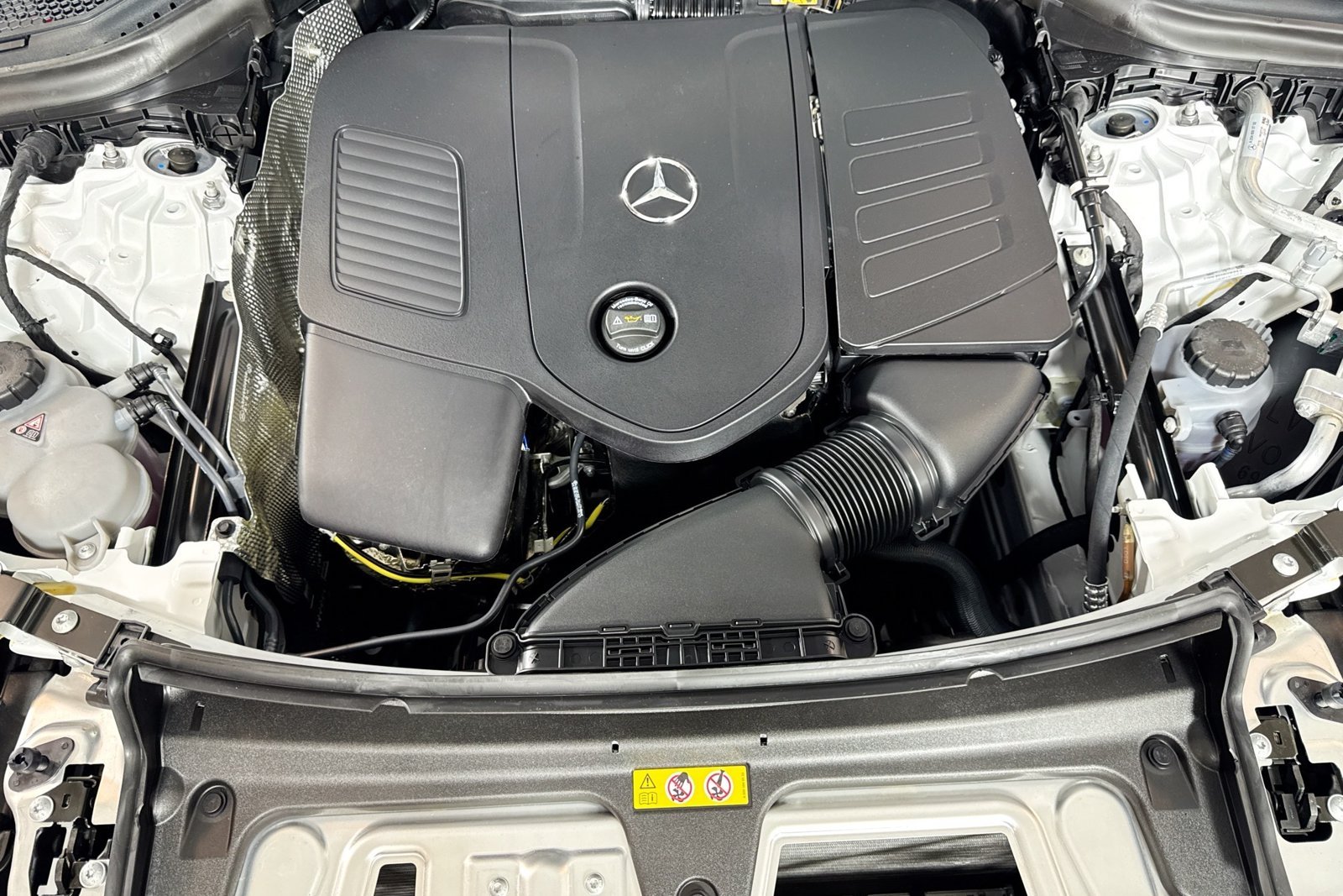 New 2026 Manufaktur Moonlight White Metallic Mercedes-Benz GLC 300 image 28