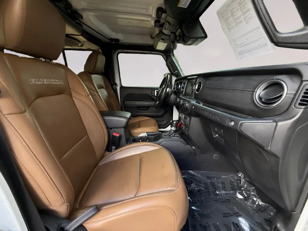 Used 2021 White Jeep Unlimited Rubicon 4xe image 17