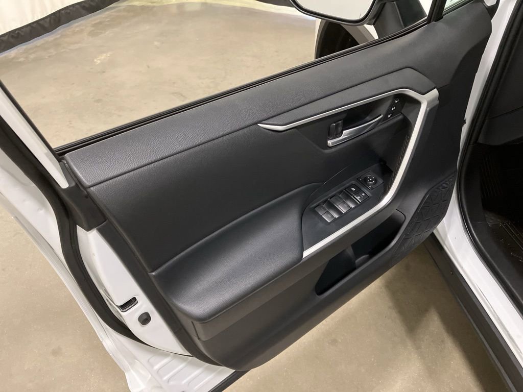 Used 2023 White Toyota Hybrid XLE Premium image 10