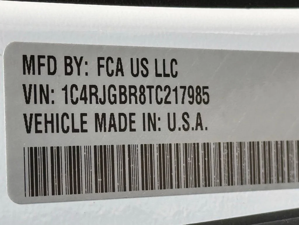 New 2026 Bright White Clear-Coat Exterior Paint Jeep Limited image 37