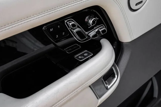 Used 2019 White Land Rover 5.0L V8 Supercharged image 55