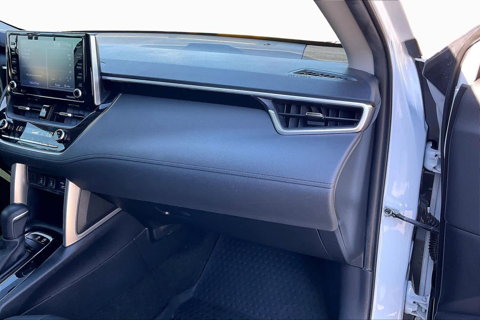 Used 2022 Wind Chill Pearl Toyota XLE image 18